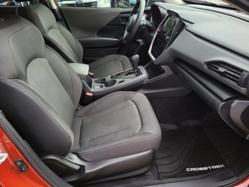 Used 2024 Subaru Crosstrek 2.0i Premium w/ Popular Package #4 AWD/4WD image 9