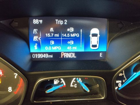 Used 2018 Ford Focus SE w/ Cold Weather Package FWD image 23