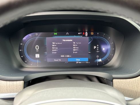 Used 2025 Volvo S90 B6 Plus image 15