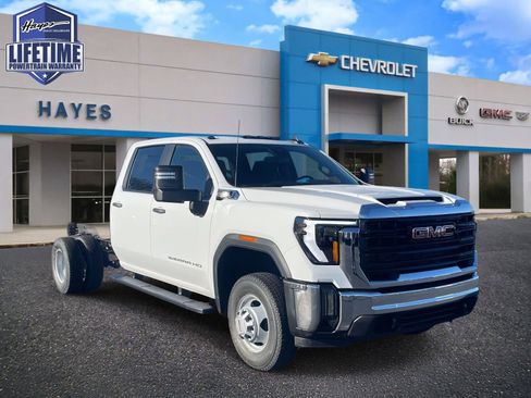 New 2026 GMC Sierra 3500 Pro w/ Convenience Package AWD/4WD image 1