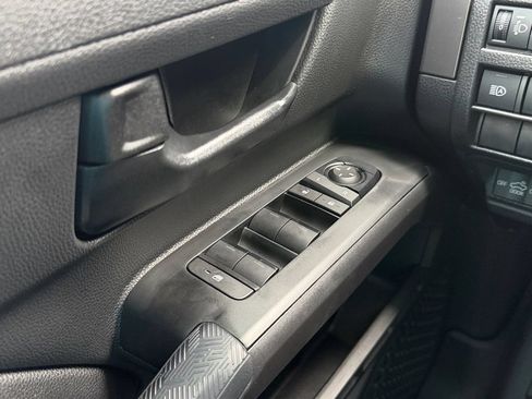 Used 2025 Toyota Tacoma SR5 AWD/4WD image 19