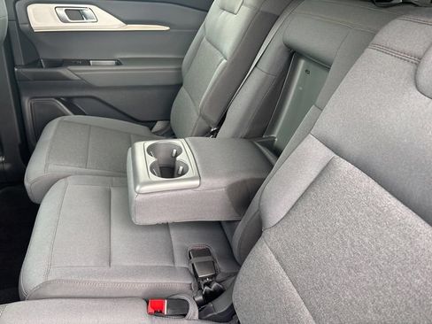 Used 2025 Ford Explorer Active AWD/4WD image 25