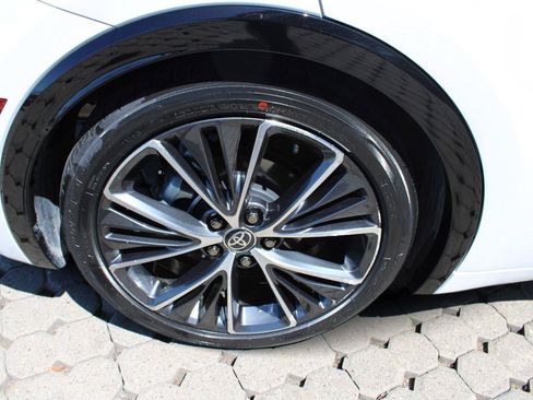 Used 2024 Toyota Prius XLE FWD image 15
