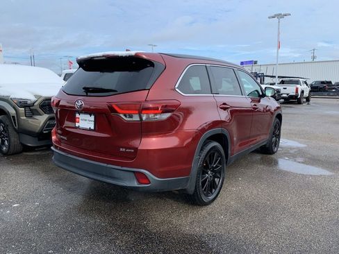 Used 2019 Toyota Highlander SE image 4