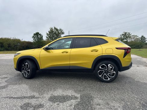 Used 2025 Chevrolet Trax RS image 4