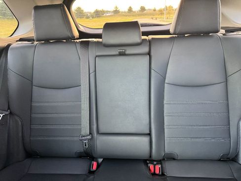 Used 2021 Toyota RAV4 XLE Premium image 18