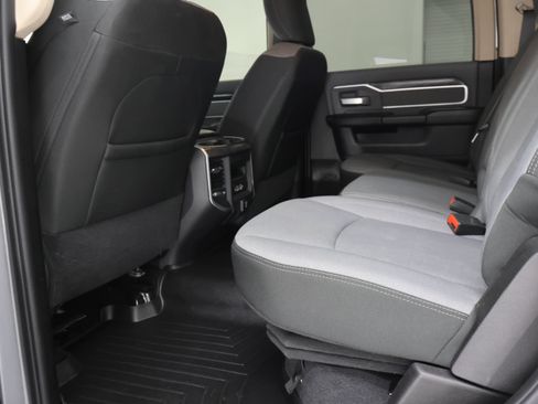 Used 2020 RAM 2500 Big Horn w/ Level 2 Equipment Group AWD/4WD image 33