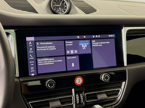 Certified 2025 Porsche Macan AWD/4WD image 19
