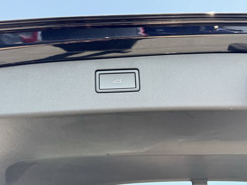 Certified 2025 Volkswagen Tiguan SE AWD/4WD image 35