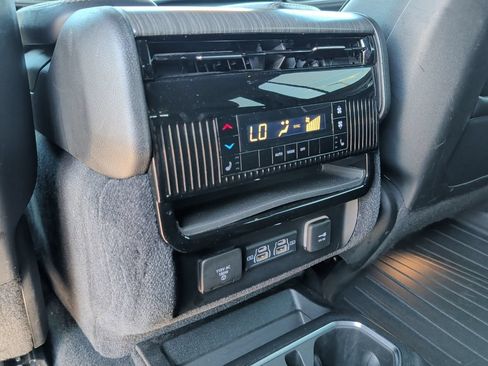 Used 2024 Jeep Wagoneer Series II AWD/4WD image 37