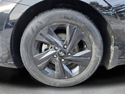 Used 2022 Hyundai Elantra SEL image 10