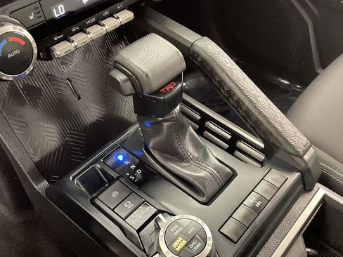 Used 2025 Toyota Tacoma TRD Off-Road image 15