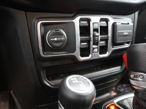 Used 2020 Jeep Gladiator Sport w/ Quick Order Package 24S image 15