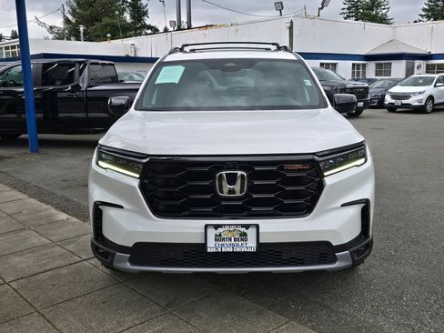 Used 2023 Honda Pilot TrailSport image 3