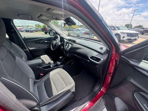 Used 2021 Chevrolet TrailBlazer LS w/ LPO, Blackout Package FWD image 19