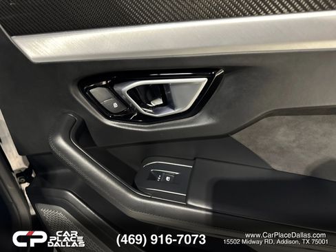 Used 2021 Lamborghini Urus AWD/4WD image 32