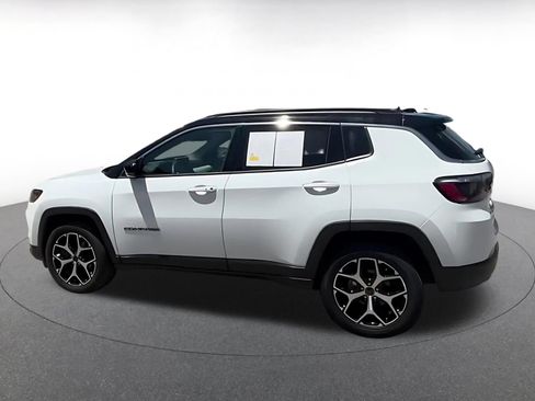 Used 2025 Jeep Compass Limited AWD/4WD image 9