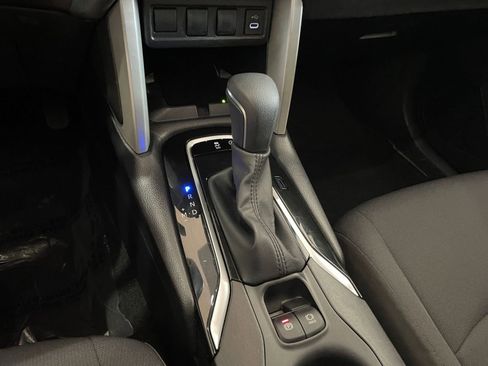 Used 2025 Toyota Corolla Cross LE image 39