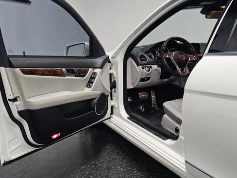 Used 2012 Mercedes-Benz C 250 Sedan image 11