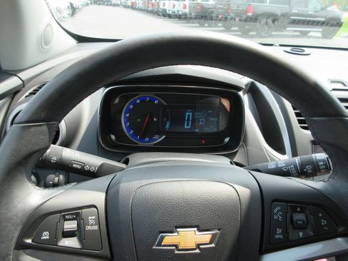 Used 2015 Chevrolet Trax LT w/ LT Sun and Sound Package AWD/4WD image 27