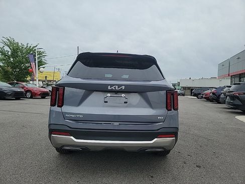Used 2024 Kia Sorento S AWD/4WD image 12