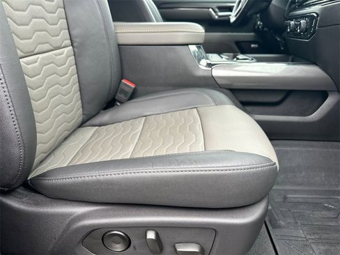 Used 2024 Chevrolet Silverado 2500 ZR2 w/ Technology Package image 14