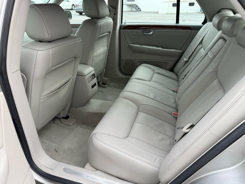 Used 2006 Cadillac DTS image 37