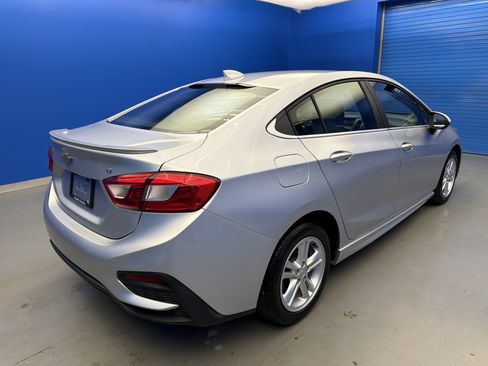 Used 2018 Chevrolet Cruze LT w/ Convenience Package image 7