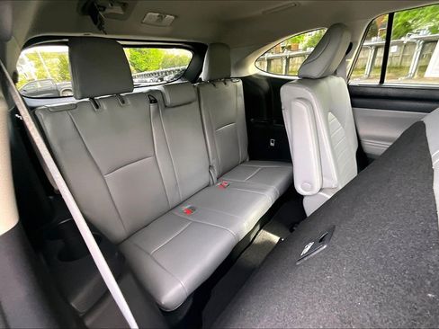 Used 2022 Toyota Highlander XLE image 27