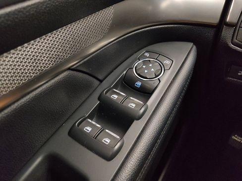 Used 2018 Ford Explorer XLT w/ Equipment Group 202A AWD/4WD image 27