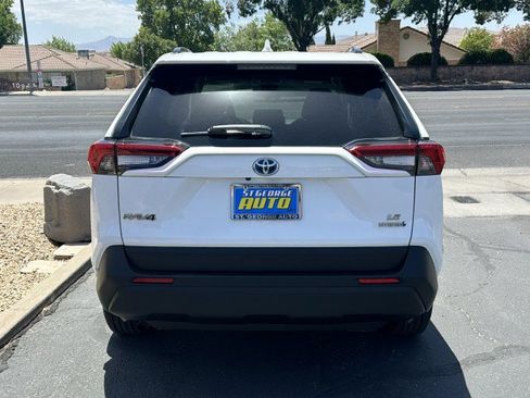 Used 2023 Toyota RAV4 LE AWD/4WD image 4