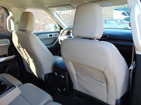 Used 2021 Ford Explorer Limited image 18