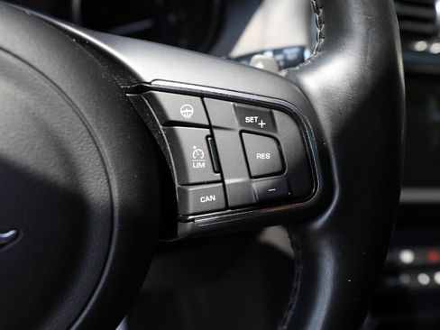 Used 2017 Jaguar F-PACE Premium AWD/4WD image 28