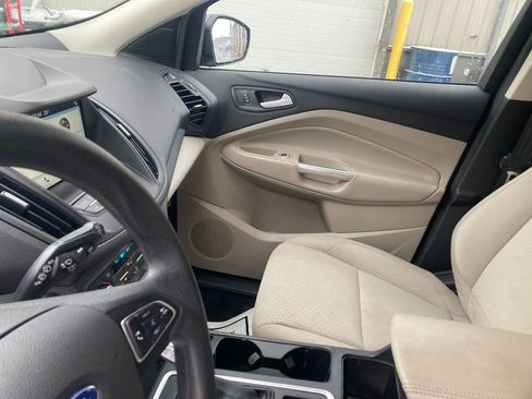 Used 2019 Ford Escape SE image 16