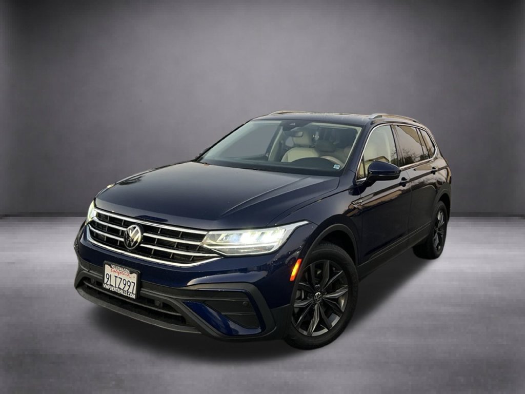 Used 2023 Volkswagen Tiguan SE w/ Panoramic Sunroof Package FWD image 4