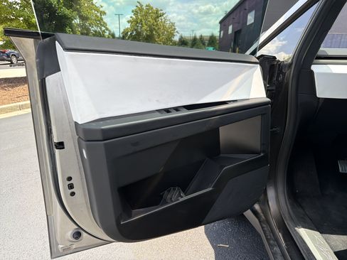 Used 2024 Tesla Cybertruck AWD Crew Cab image 16