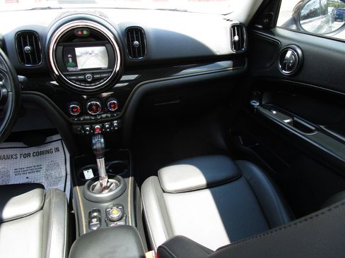 Used 2019 MINI Cooper Countryman S w/ Premium Package FWD image 9