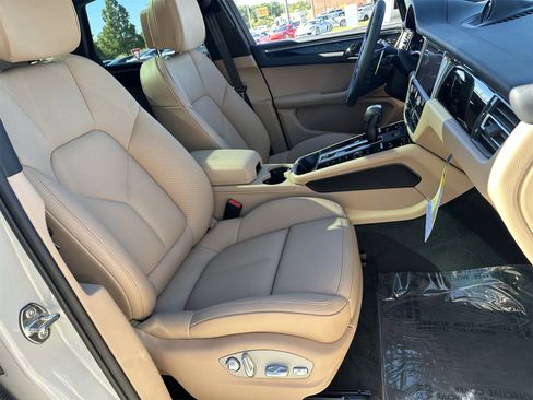 New 2026 Porsche Macan image 21