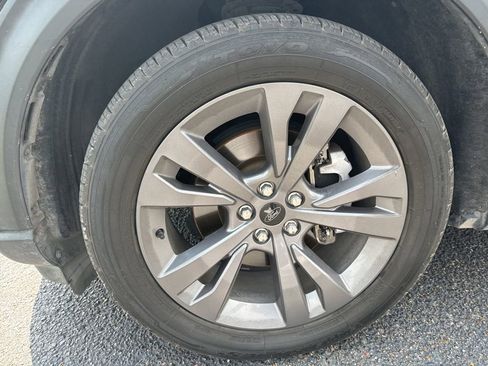 Used 2022 Ford Explorer XLT w/ Equipment Group 202A RWD image 12