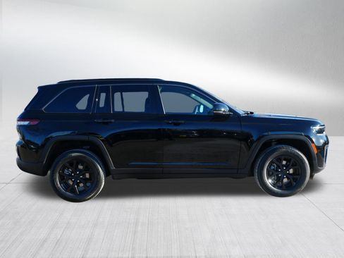 New 2026 Jeep Grand Cherokee Altitude image 10