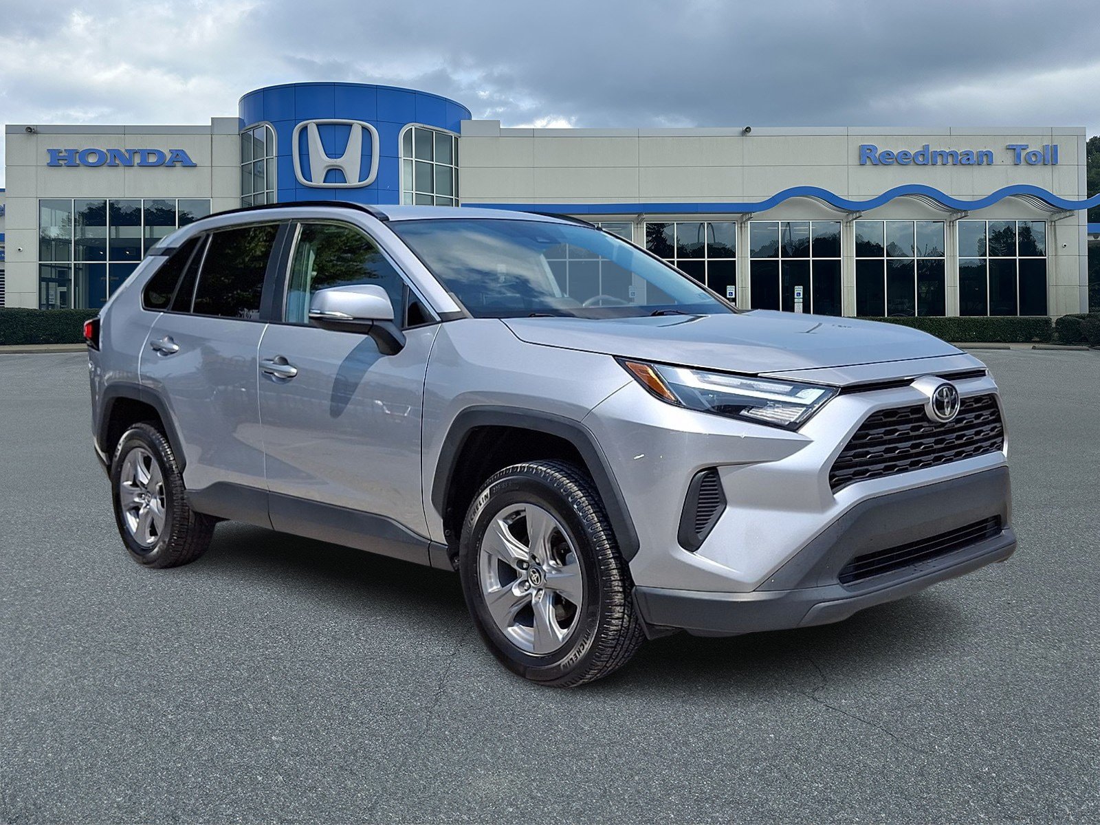 Used 2022 Toyota RAV4 XLE AWD/4WD image 1