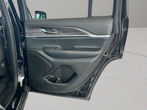 Used 2024 Jeep Grand Cherokee Limited image 30