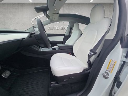 Used 2022 Tesla Model Y Long Range image 19