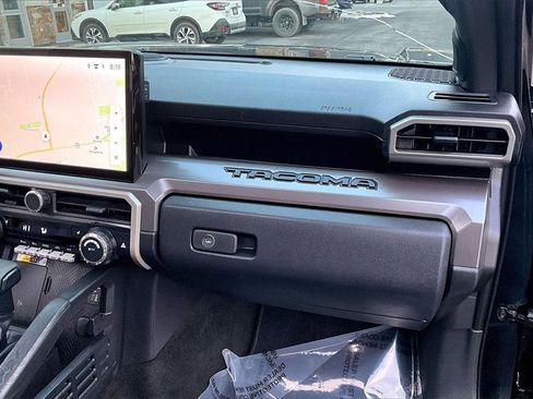 Used 2024 Toyota Tacoma TRD Off-Road image 17