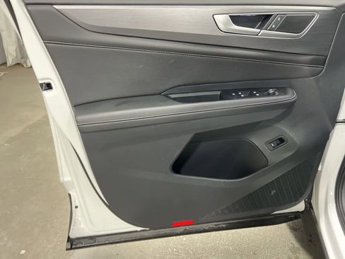 Used 2025 Volkswagen Atlas Cross Sport SE image 21