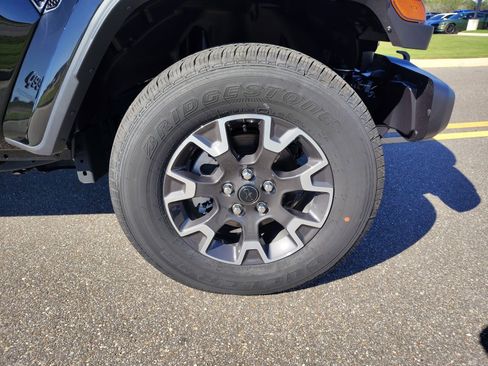 New 2025 Jeep Gladiator Sport w/ Premium Package image 12