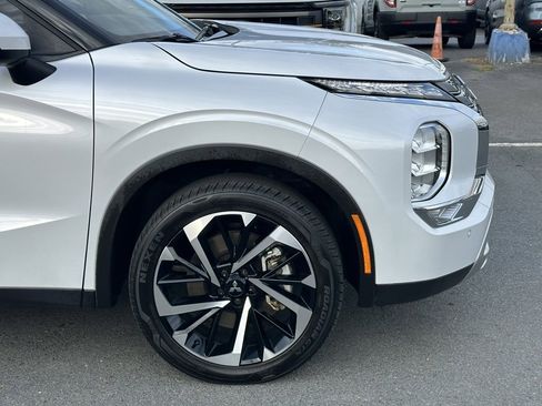 Used 2023 Mitsubishi Outlander SE image 38