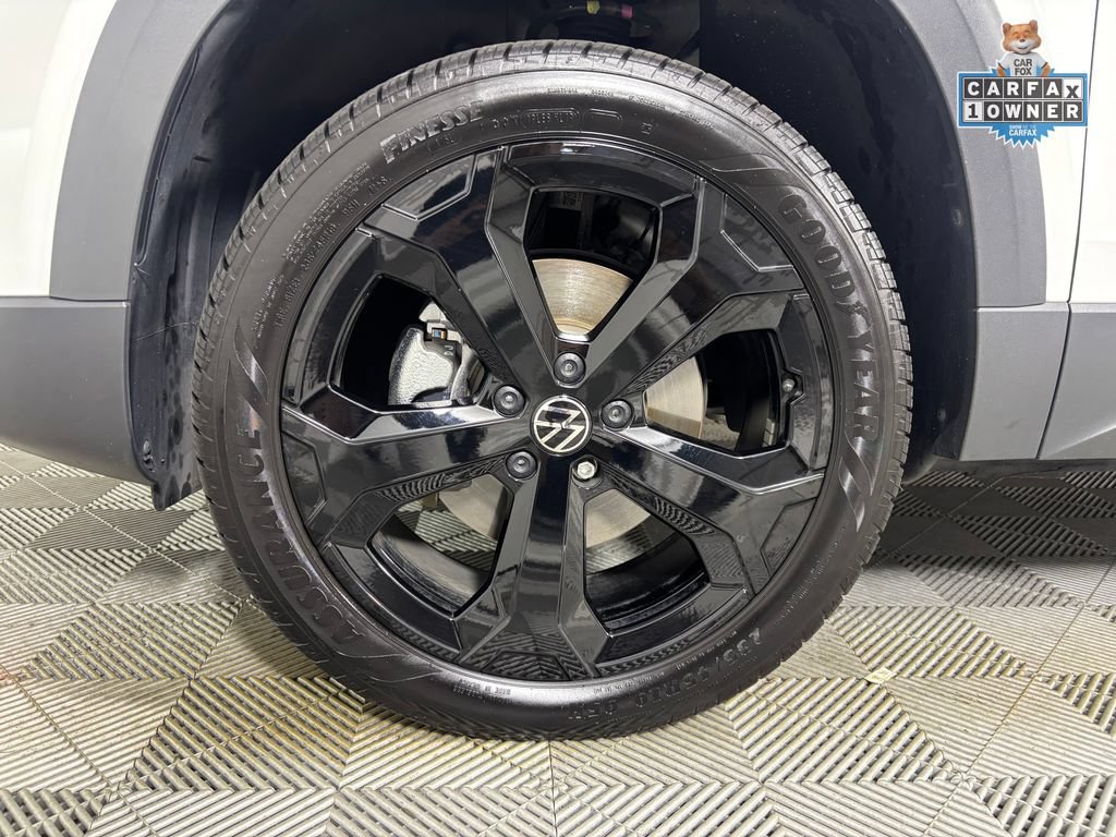 Used 2025 Volkswagen Taos SEL AWD/4WD image 28