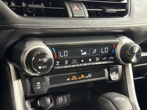 Used 2024 Toyota RAV4 XLE FWD image 33