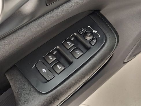 Used 2024 Volvo S60 B5 Core image 22